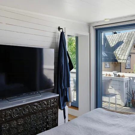 Architect-designed Townhouse With Roof Terrace *