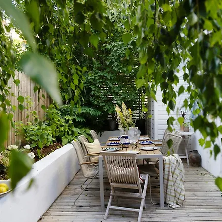 Architect-designed Townhouse With Roof Terrace Ferienhaus