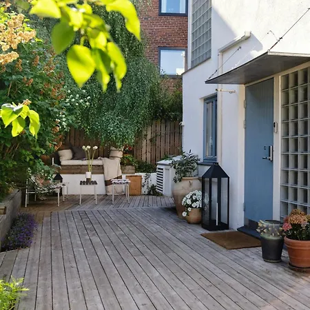 Architect-designed Townhouse With Roof Terrace Ferienhaus