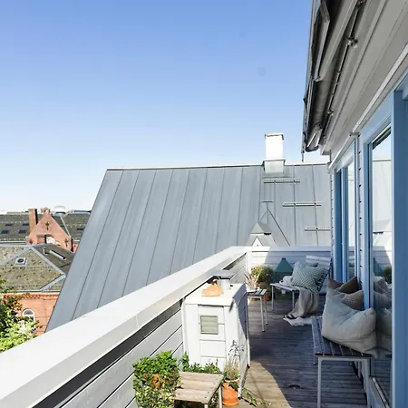 Ferienhaus Architect-designed Townhouse With Roof Terrace